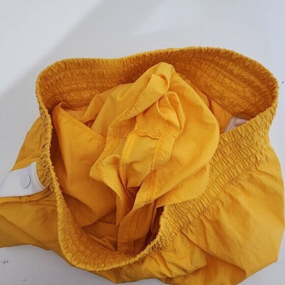 PINK Victoria's Secret Yellow Snap button Athletic Shorts Size Medium - Picture 5 of 12